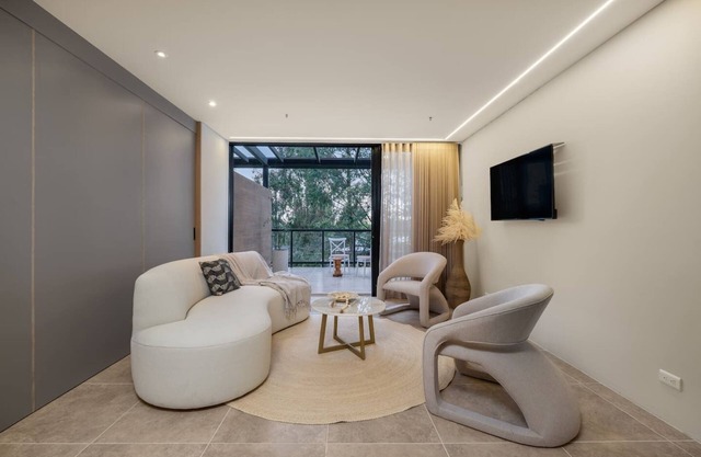 Luxury Apt with private Bathtub-Terrace&fast WiFi