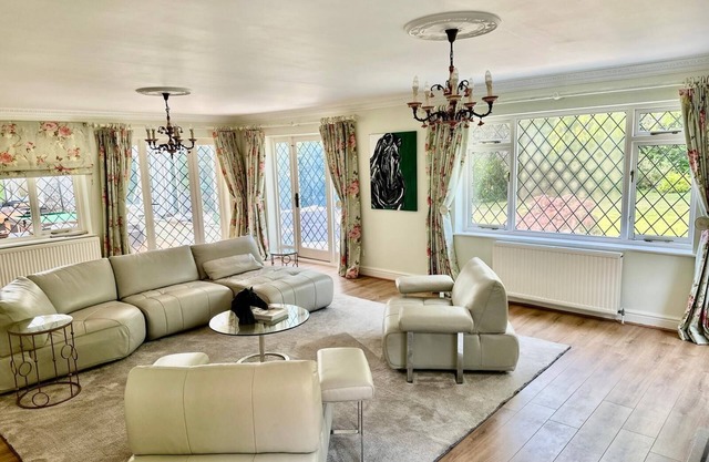 Luxury Ascot-Art Cottage | Royal Ascot | Wentworth