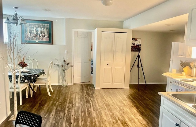 Luxury at Lauries Lower level suite in Beautiful home