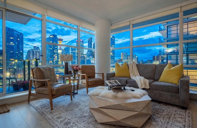 Luxury Awaits: "The Draper" Tower View, Banff Pass