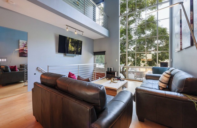 Luxury-award winning loft Townhouse, top location