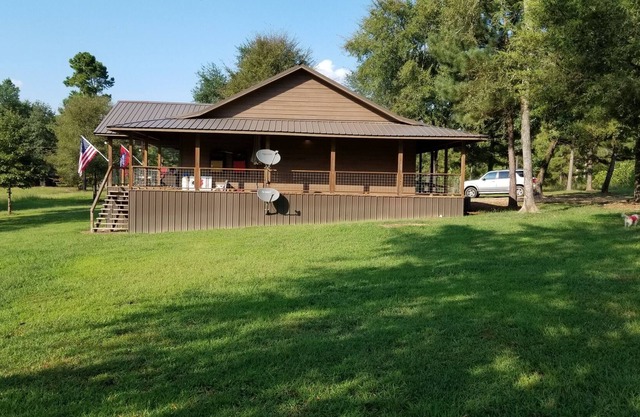 Luxuriöse Hütte am Little Missouri River mit einem gepflegten Garten von 10 Hektar
