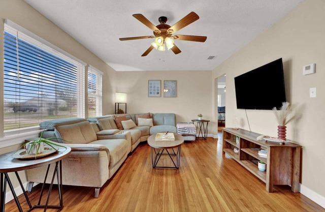 Luxury Bathroom Home with Game Room 25 Mins to PCB