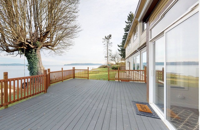 Luxus-Haus an der Bucht mit Terrasse, toller Aussicht und Zugang zum Strand