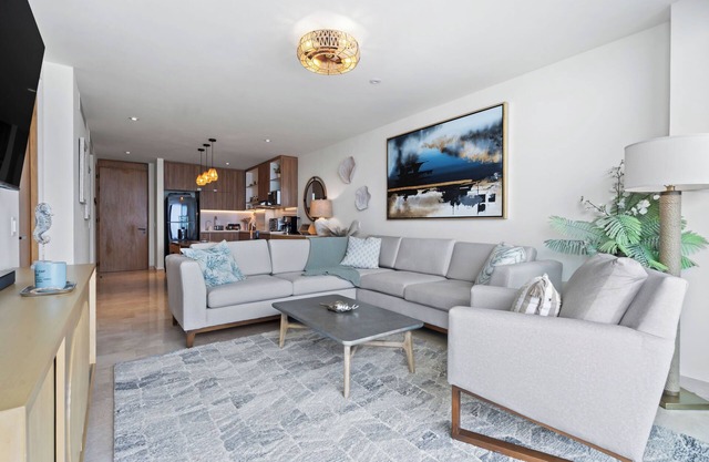 LUXURY BEACH CONDO