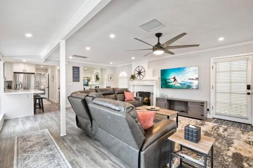 Luxury Beach Duplex, Sleeps 9, Dog-Friendly, AC, Fire Pit & Grill