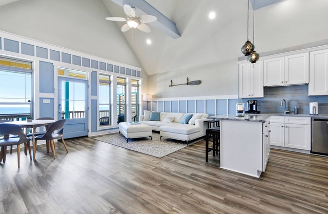 Luxury Beach Front Home!!!