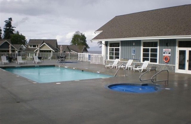 Luxuriöses Strandhaus mit 3 Schlafzimmern und Meerblick - Pool