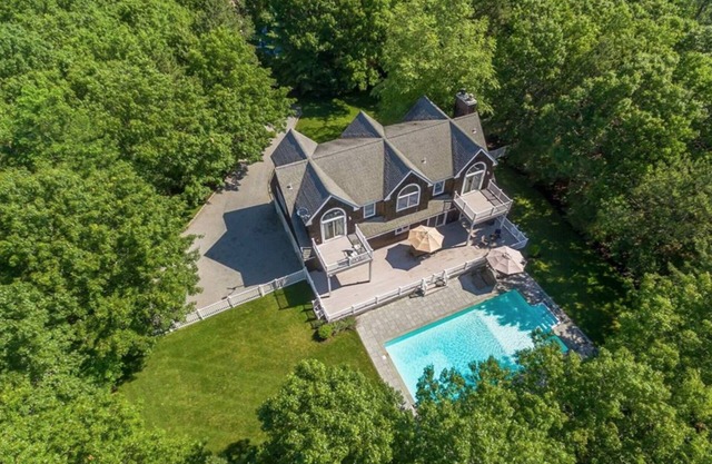 Hamptons Designer Beach House, Heated Pool, Dune Rd beaches, plus bay, pets ok
