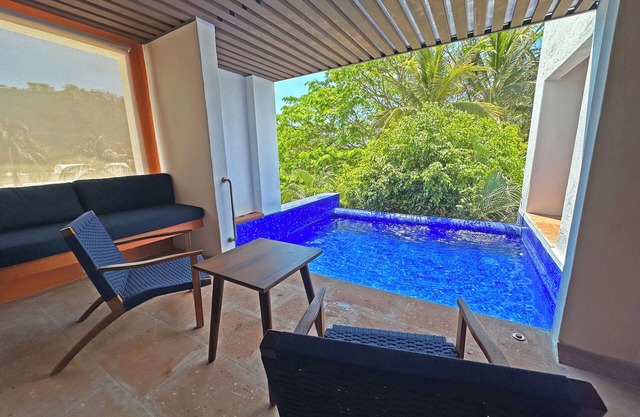 Luxury beachfront condo with private pool & fast internet