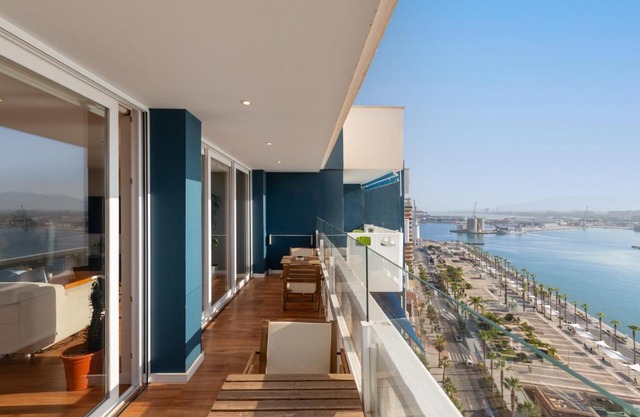 Luxury beach/port apartment
