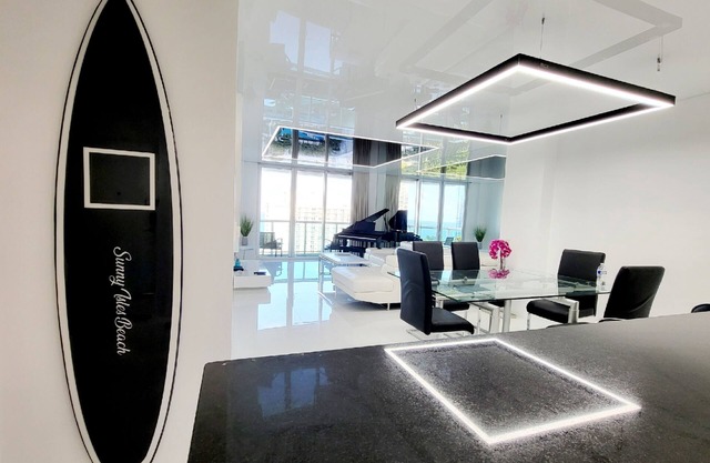 Luxury Beach & City View Condo. 5 minute walk to beach! Sunny Isles Beach Miami.