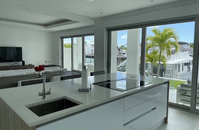 Luxury beach view & Marina view Condo at Palm Cay