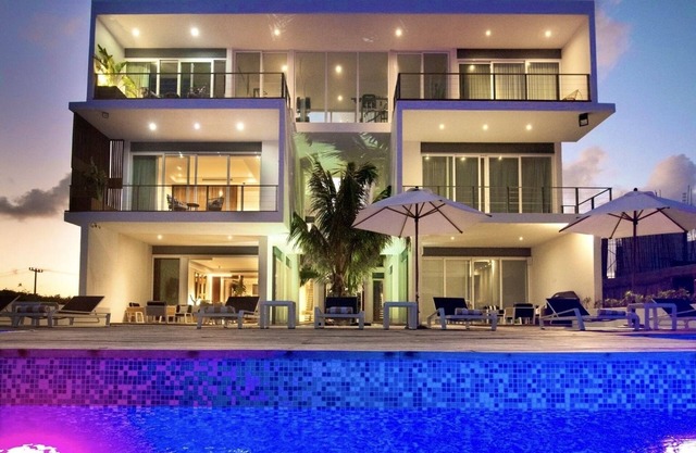 Luxury Beachfront Oasis - Includes daily meals prepared by private chef
