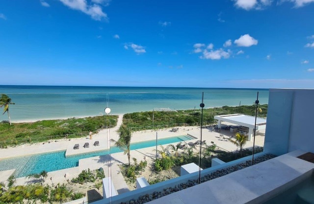 Luxury beachfront apartment with jacuzzi