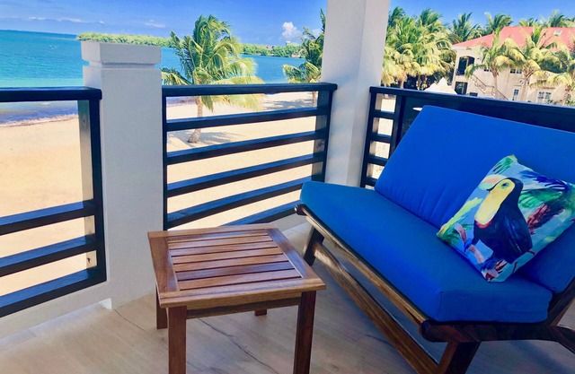 Luxus-Cabana am Strand mit Poolbar