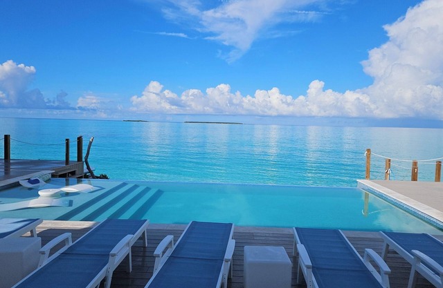 Luxury beachfront home, Heated private pool, Five King suites w/ ensuite baths!