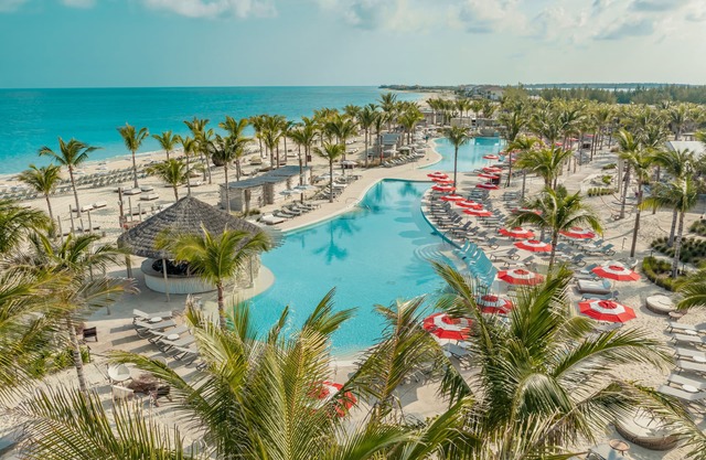 Luxury Beachfront Retreat with Modern Amenities and Breathtaking Views in Bimini