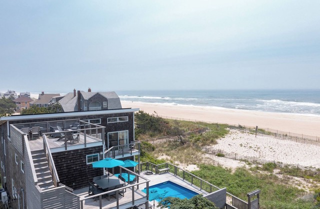 Luxusneubau-Strandgrundstück mit dem Pool - im Jahre 2016 errichtet