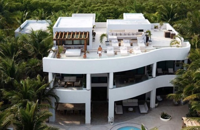 Luxury Villa with Private Chef Included ! 8 BR Private OWN Beach Front with St