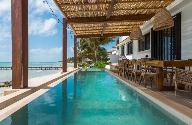 LUXURY BEACHFRONT VILLA Includes 3 Pools, Wifi, Best Snorkeling & Kayaking Bay