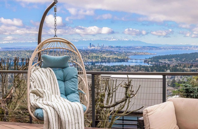 Luxury Bellevue 2B Basement w/ 180º+ Stunning View