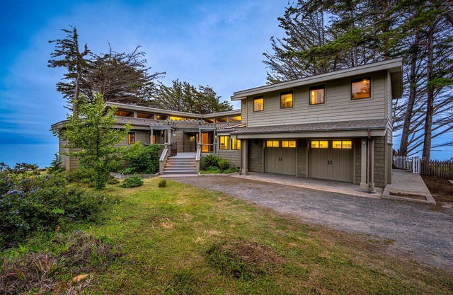 Luxury blufftop home with hot tub, wraparound deck, gourmet kitchen & ocean view