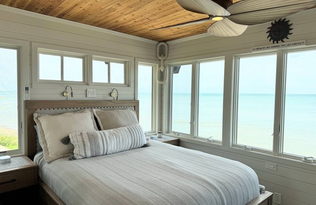 Luxury Boat House Getaway