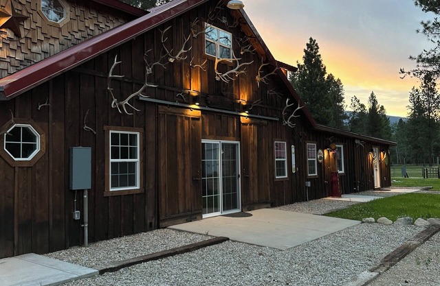 Luxury bunkhouse home along the West Fork River