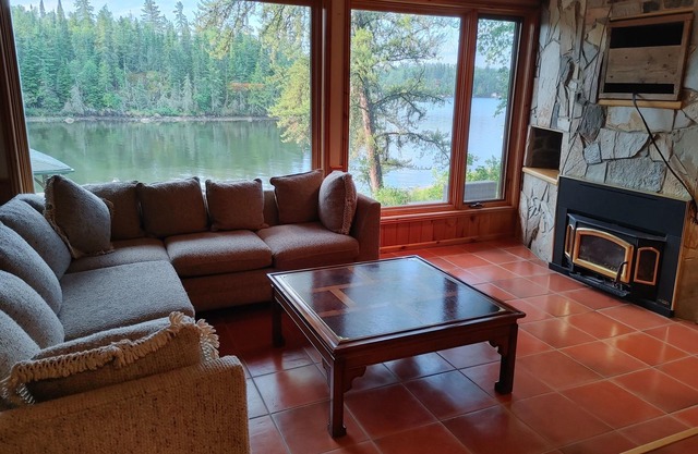 Luxury Cabin at West Hawk Lake