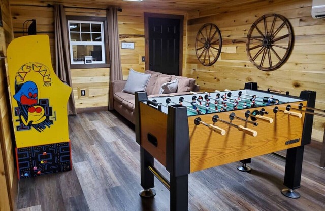 Luxury Cabin: Hot Tub, Bunk/Gameroom @CaveRunLake