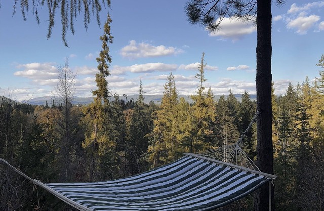 Luxury Cabin! Hot Tub with Amazing views of the valley, river and Mt. Stuart.