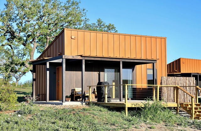 The Martinsburg #2 - Live Oak - Luxury cabin in the center of the Texas Wine Country w/hot tub, large private porch with gas grill and fire pit; pet friendly