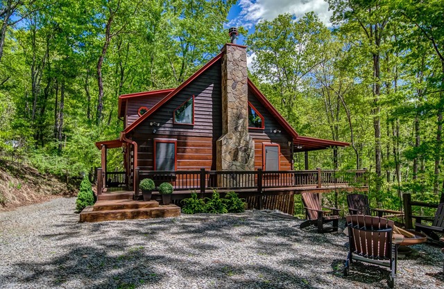 Luxury cabin near Toccoa River, HT and Fire Pit