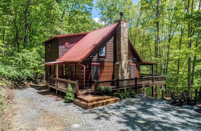 Luxury cabin near Toccoa River, HT