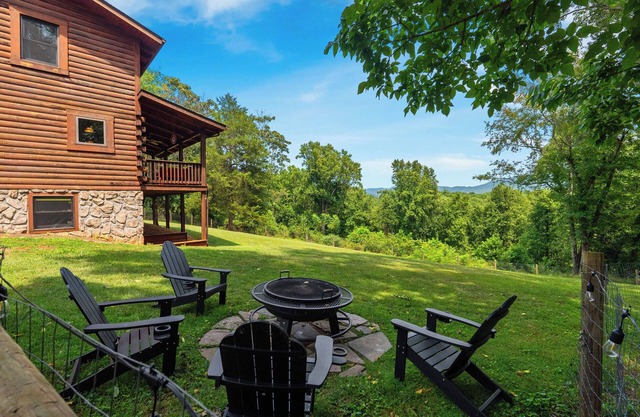 Luxury Cabin on 6 Private Acres: Stunning Mountain Views & Ultimate Comfort