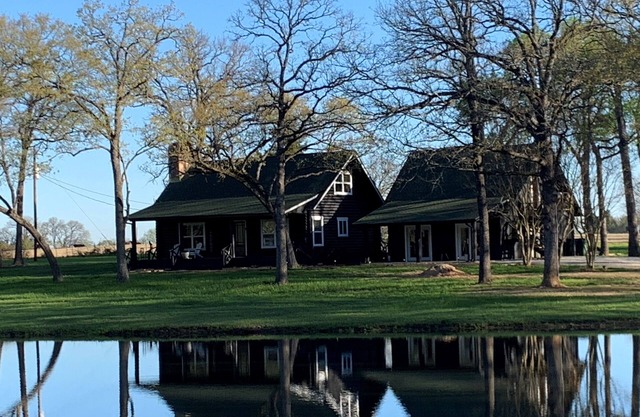Luxury Cabin on 9.5acres, ready for your gatherings and retreats!