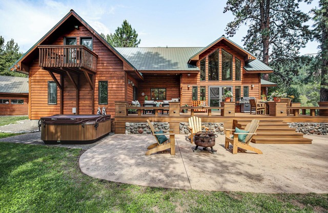 Luxury Cabin on Naches River, Near Mount Rainier!