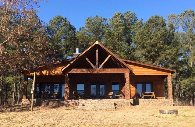 Luxury Cabin on private estate only minutes from Tuscaloosa!