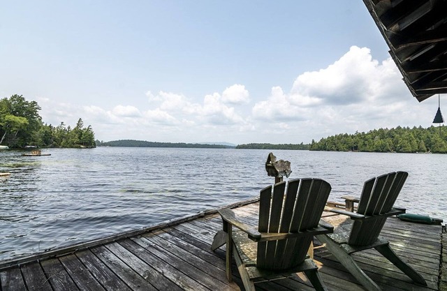 Luxury Cabin on the Lake & In The Trees
