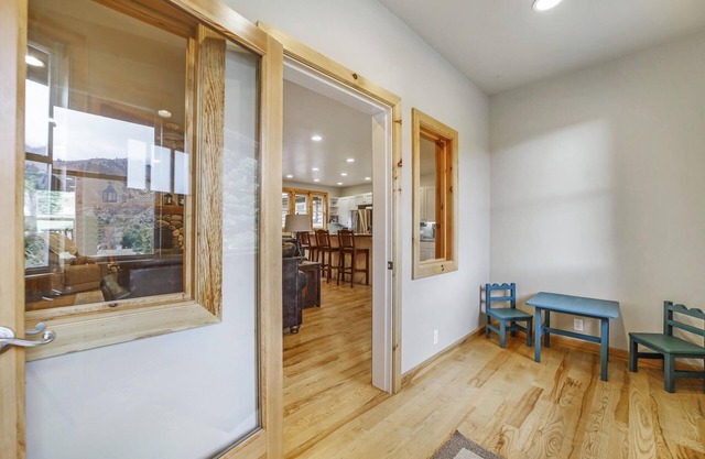 Luxury cabin, Sleeps 14, HOT TUB
