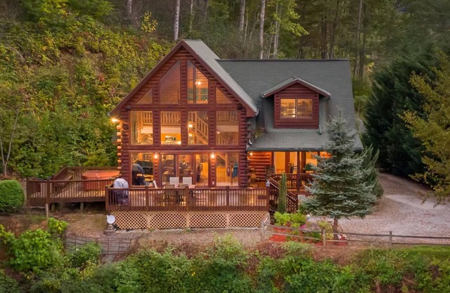 EAGLES NEST HIDEAWAY Luxus-Kabine, spektakuläre Aussicht, Whirlpool, Feuerstelle, Privatsphäre