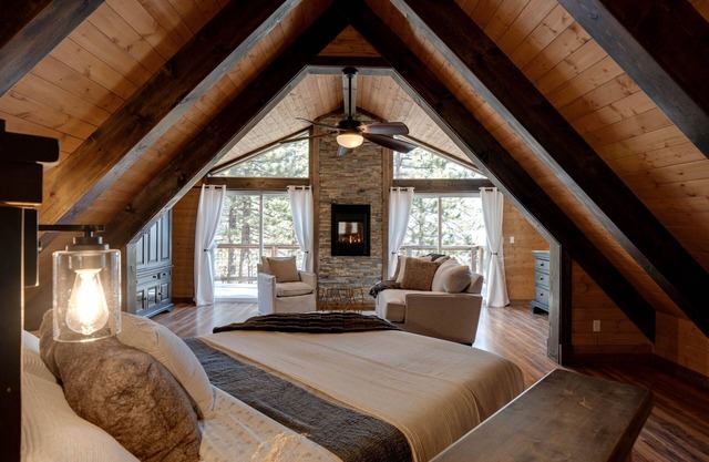 Luxury Cabin - Walk to Stagecoach Lift - Hot Tub - Mountain Views - Dogs Allowed