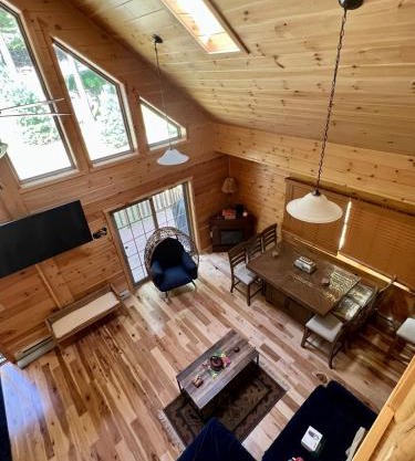 Luxury Cabin with Outdoor HotTub-NEW Construction