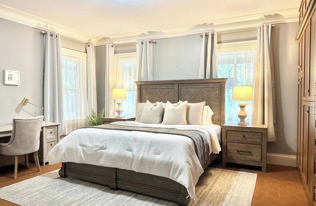 Luxury California King 1 Bedrooms at Hale House