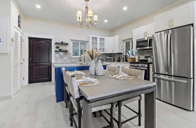 "Luxury Canal-Front Retreat in the Bahamas: Your Dream Getaway Awaits!"