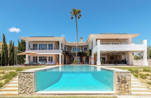 Luxury Clifftop Villa With Ocean Views in Algarve