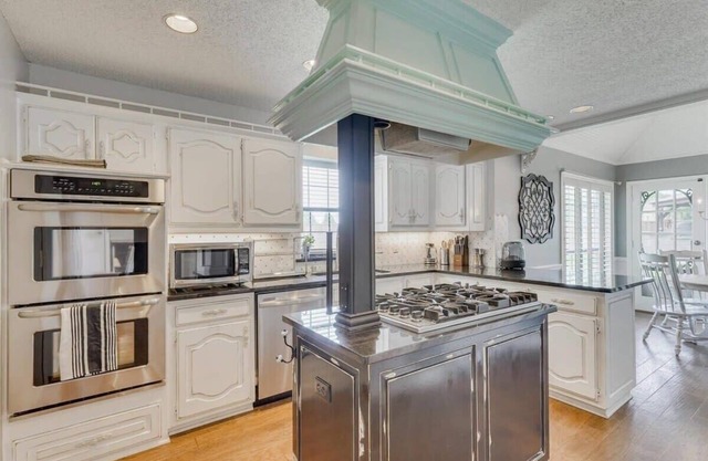 ★Luxury & Comfy ~5min to Lake, Game Room, Pool&Spa