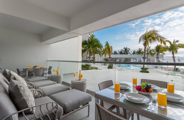 Luxury Condo 1BD beachfront, 8 pools at Harbor 171 1BD Condo for rent in North H