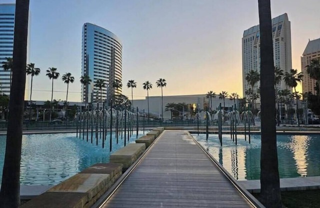 Luxury Condo 2 BR+2 BA+parking free -Marina/Gaslamp - walk to Convention Center!